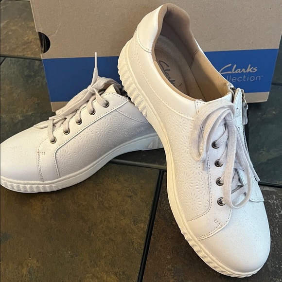 NWT- Clarks White Caroline Rio Leather Embossed Sneakers- size 8 1/2 M (in box) - Picture 1 of 11